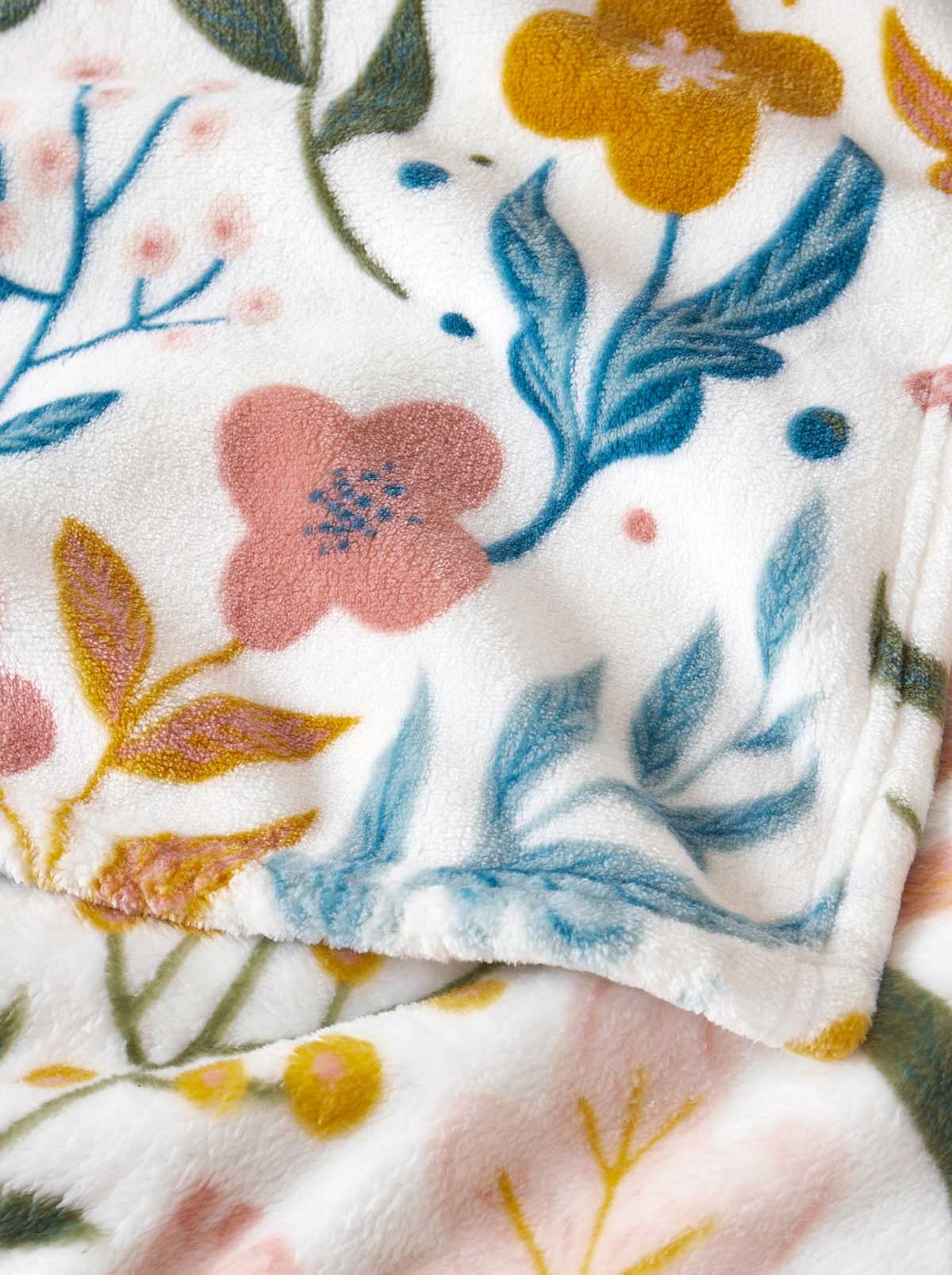 Jessica Simpson Discount | Mila Plush Throw in Blush