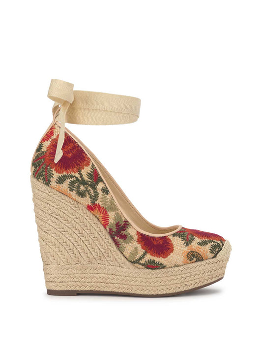 Jessica Simpson Outlet | Zexie Platform Wedge in Floral Raffia