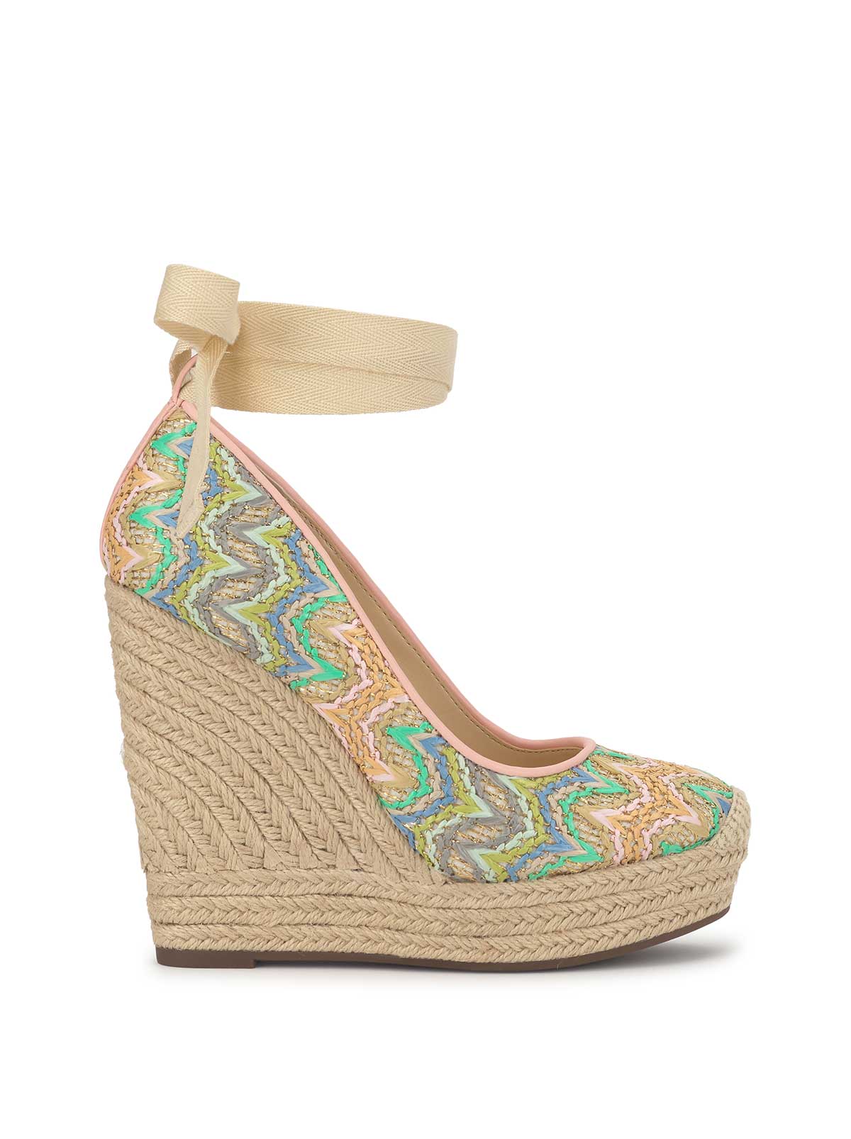 Jessica Simpson Online | Zexie Platform Wedge in Raffia Chevron