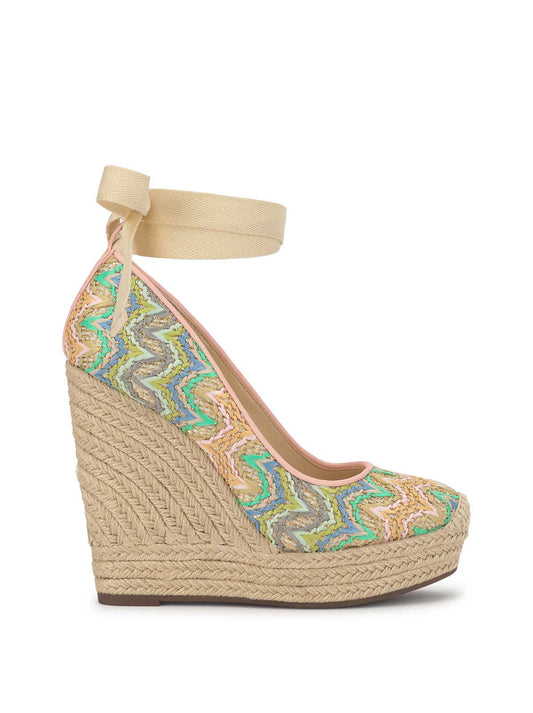 Jessica Simpson Online | Zexie Platform Wedge in Raffia Chevron