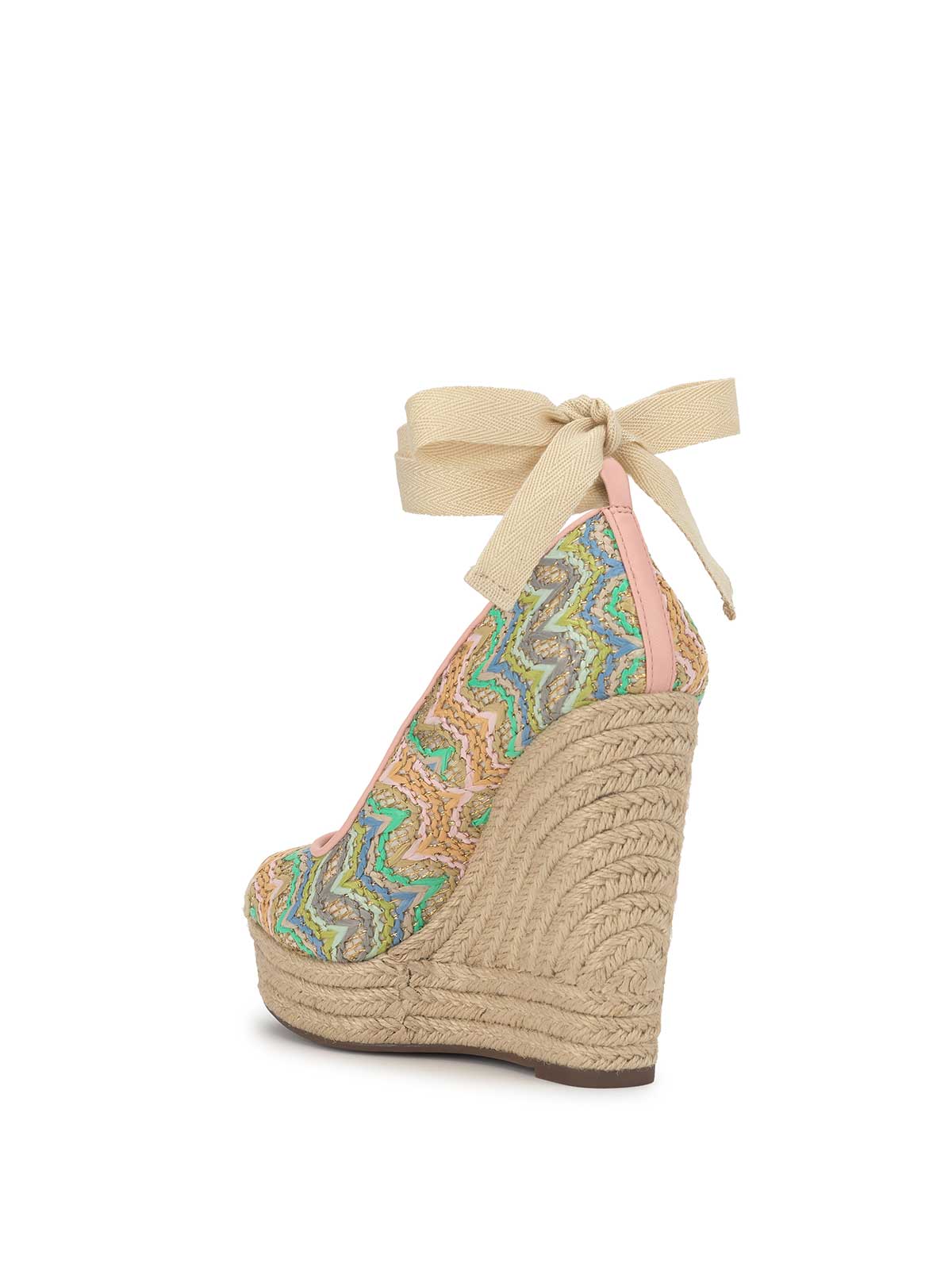 Jessica Simpson Online | Zexie Platform Wedge in Raffia Chevron