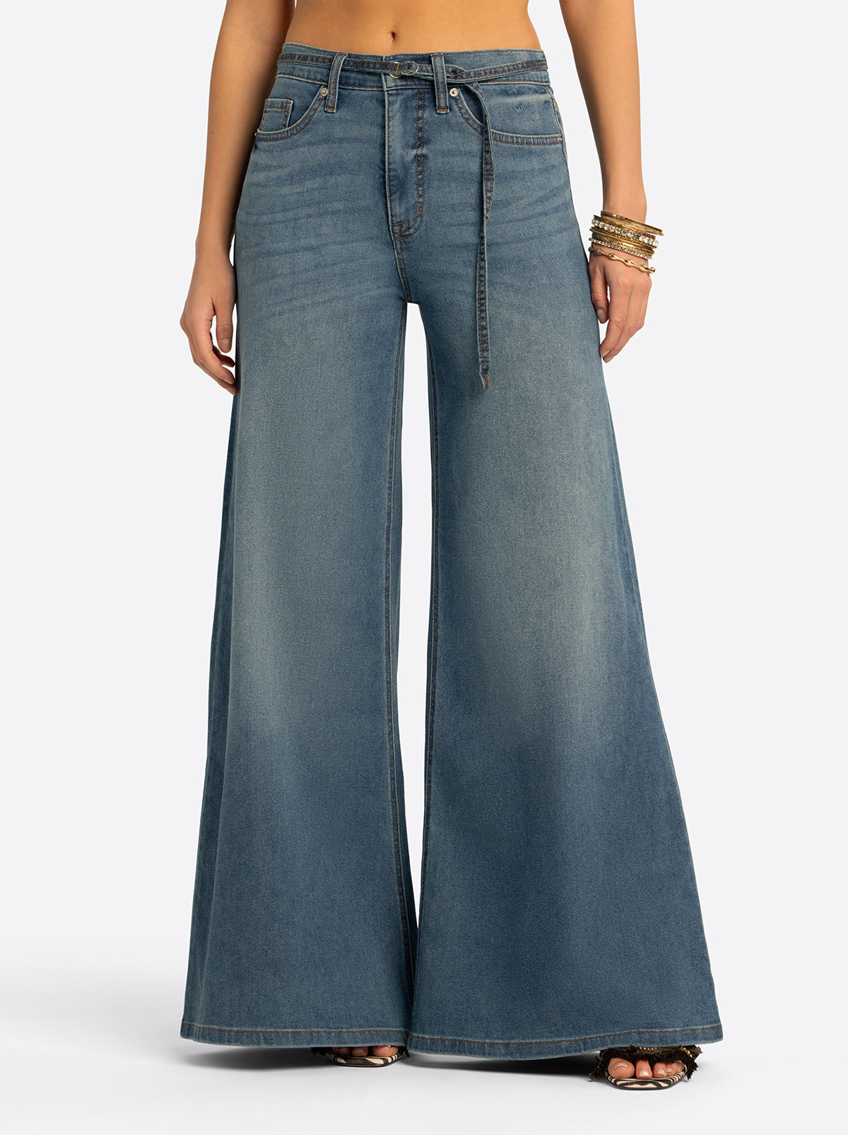 Jessica Simpson Online | JS Jessica Simpson Claremont Super Wide Leg Jean in Seashell