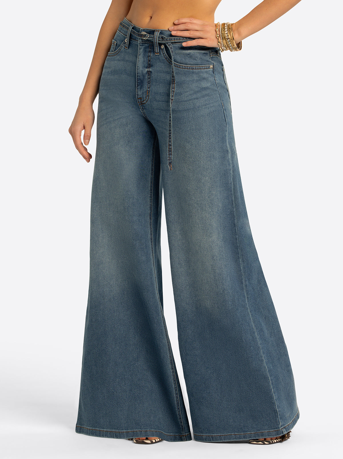 Jessica Simpson Online | JS Jessica Simpson Claremont Super Wide Leg Jean in Seashell