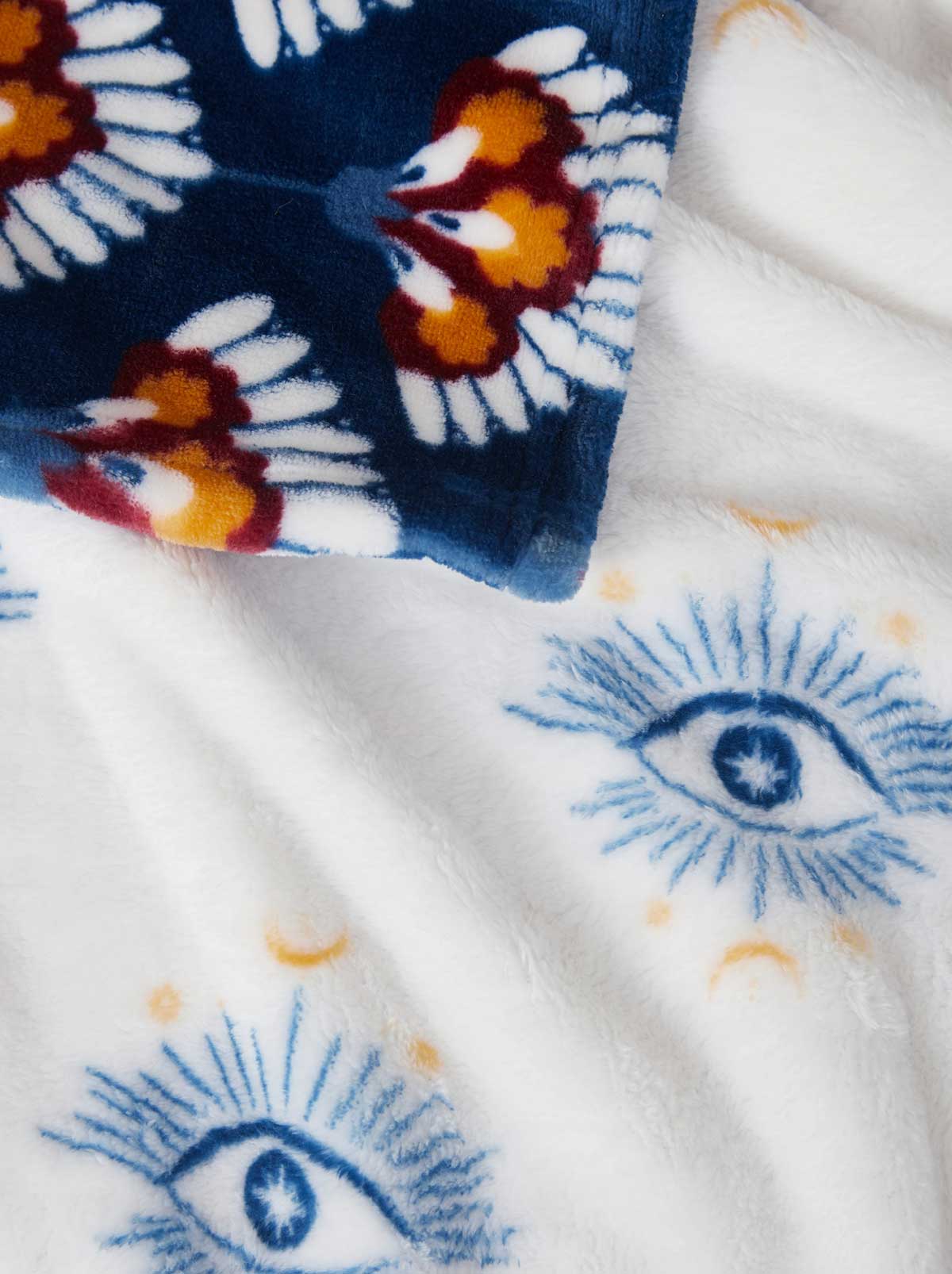 Jessica Simpson Discount | Celeste Plush Throw Plush in White & Navy