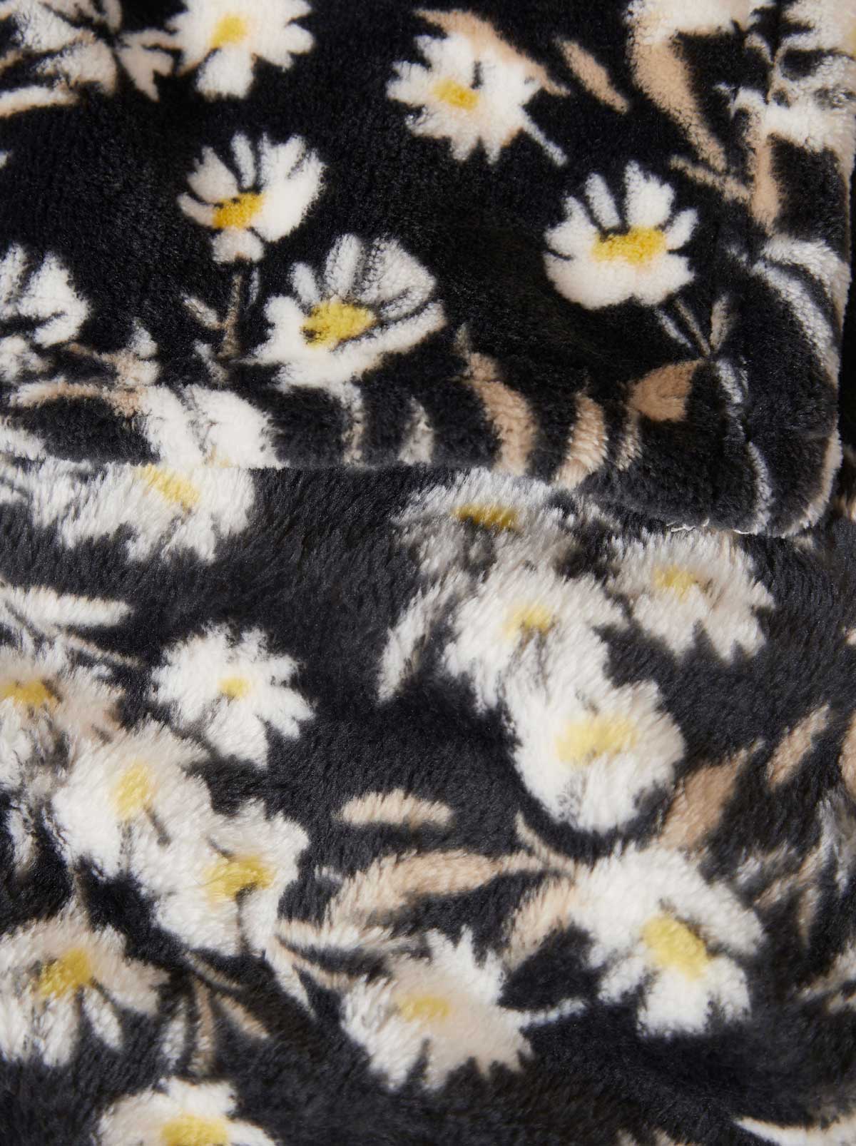 Jessica Simpson Outlet | Wildflower Park Plush Throw in Black