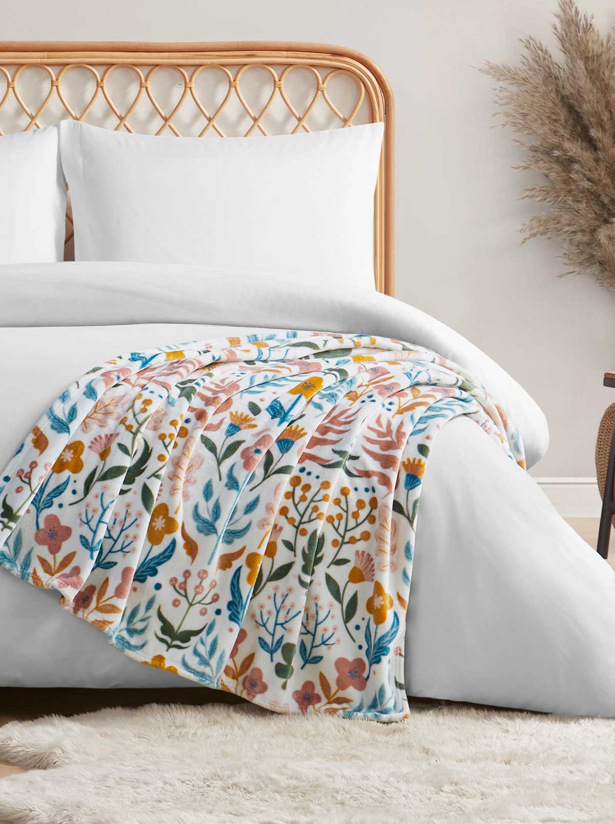 Jessica Simpson Discount | Mila Plush Throw in Blush