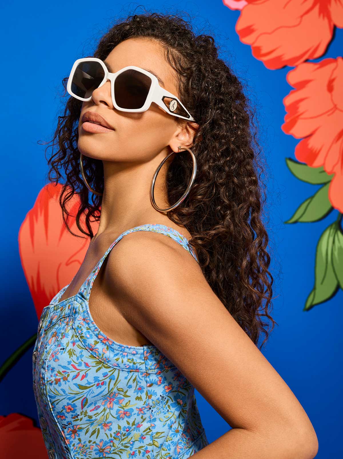 Jessica Simpson Online | Oversized Geometric Sunglasses in White