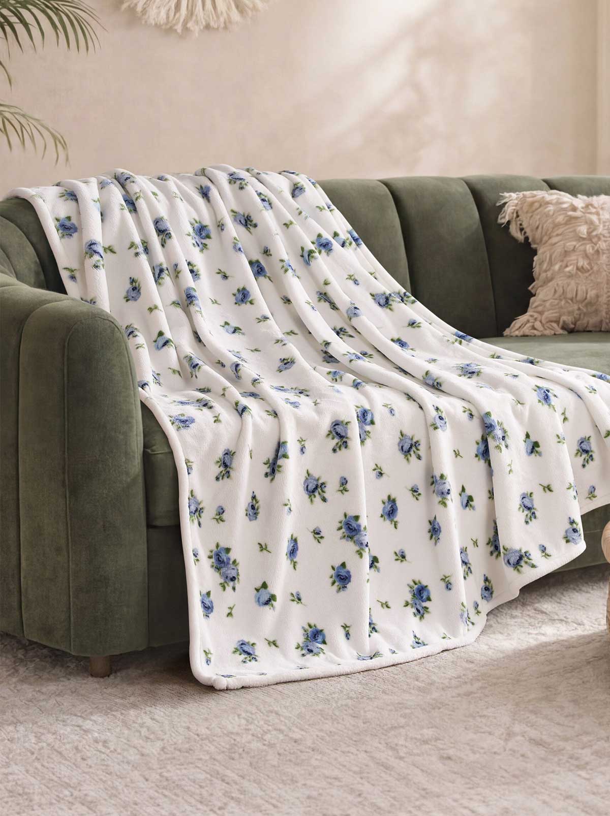 Jessica Simpson Outlet | Cottage Rose Blue Plush Throw Blanket