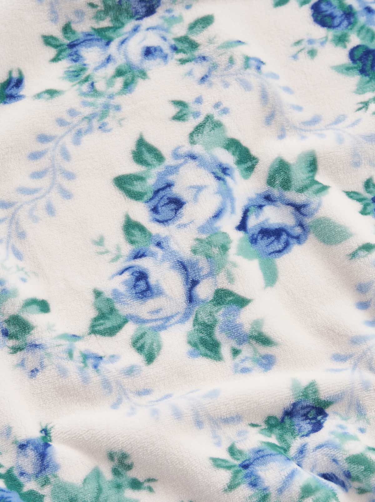 Jessica Simpson Sale | Braelyn Blue Roses Plush Throw Blanket