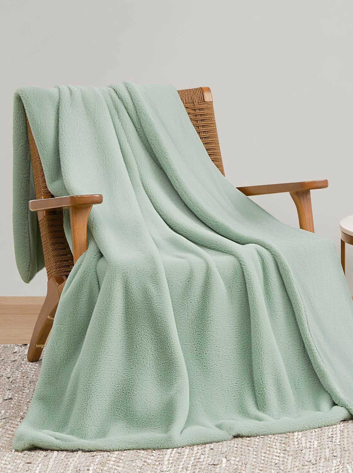 Jessica Simpson Outlet | Faux Fur Throw Blanket in Sea Foam Green